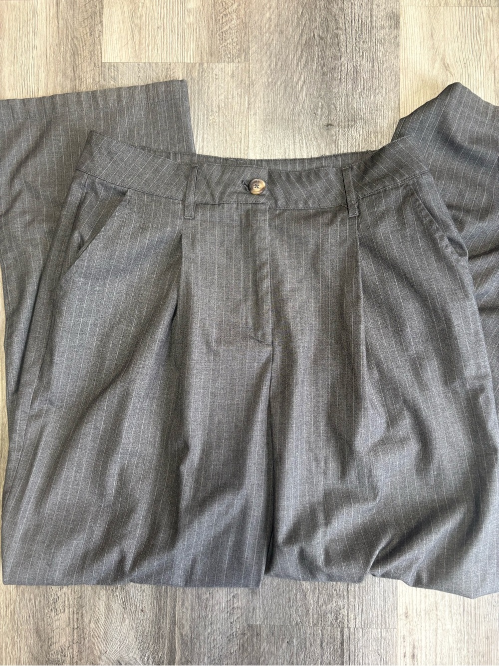 wild fable women’s Gray Pinstripe Pleated Dress Pants